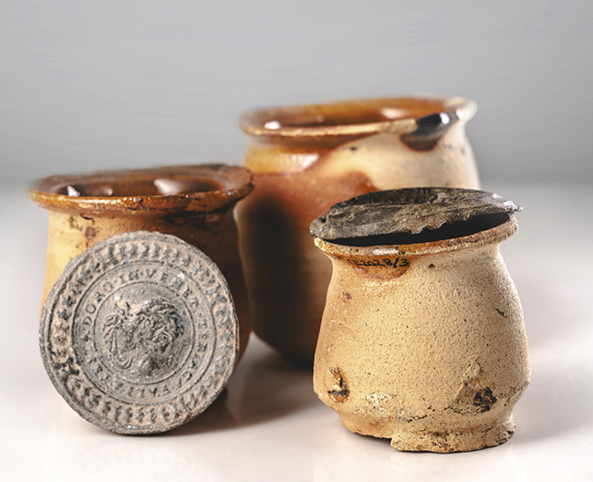 Tarros de farmacia para ungüentos